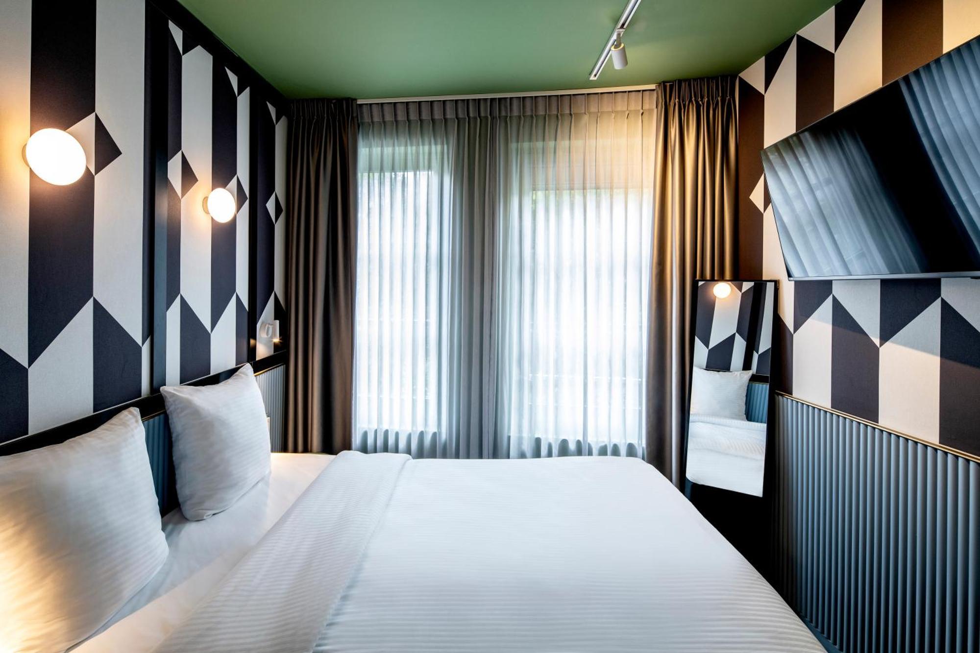Tourist Inn Hotel Amsterdam Extérieur photo