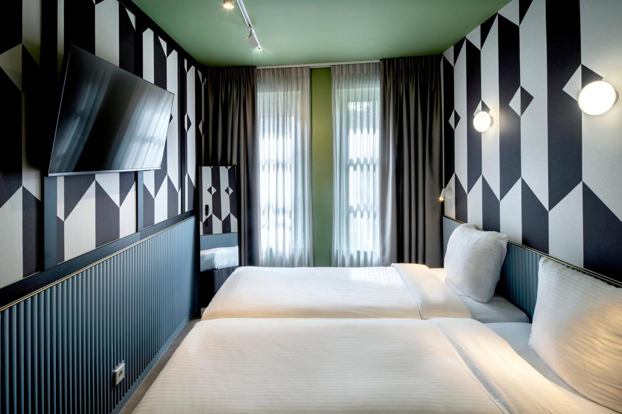 Tourist Inn Hotel Amsterdam Extérieur photo