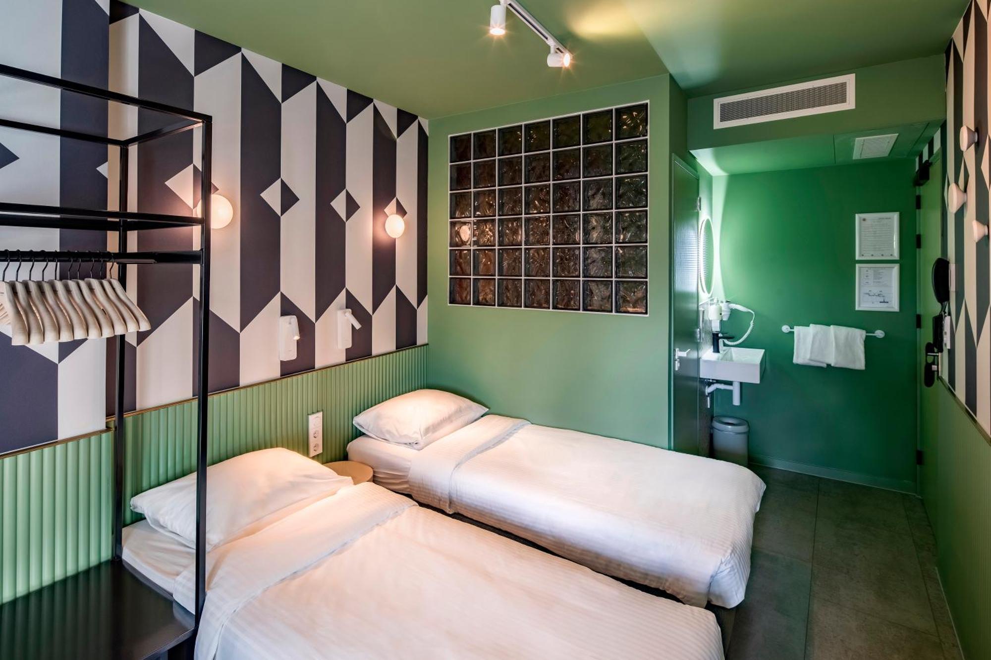 Tourist Inn Hotel Amsterdam Extérieur photo