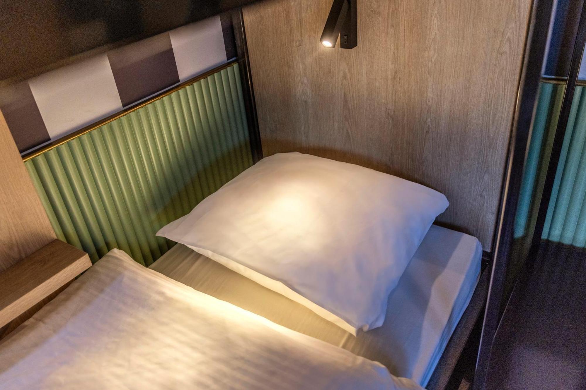 Tourist Inn Hotel Amsterdam Extérieur photo